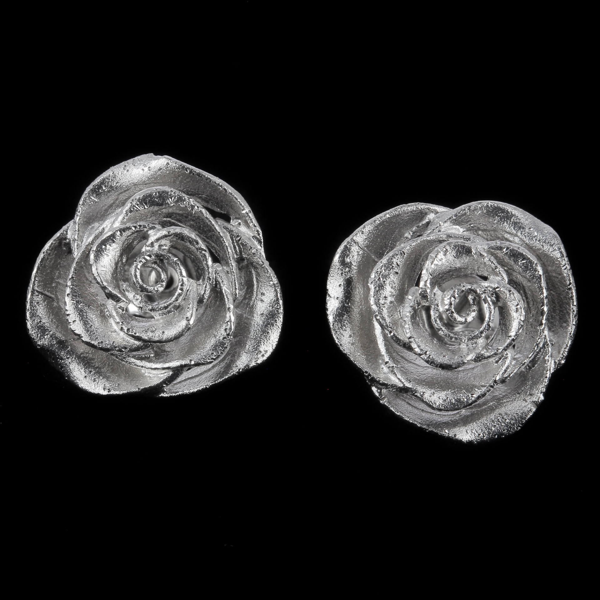 Sanjoya - Zilveren oorknopjes, bloem, 10x12.5mm - L0321001.1