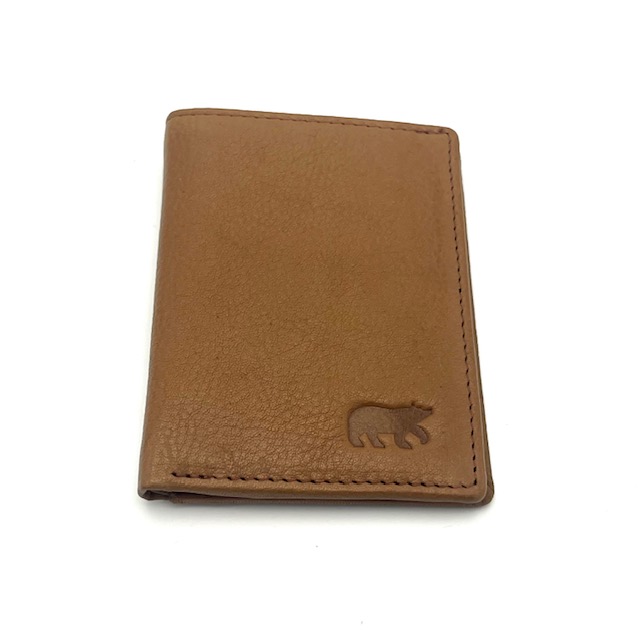 Dit handige mapje is voorzien een vak voor papier geld en
7 credit cards .

Afmetingen:
Hoogte 10cm x breed 8cm x diep 0.6cm