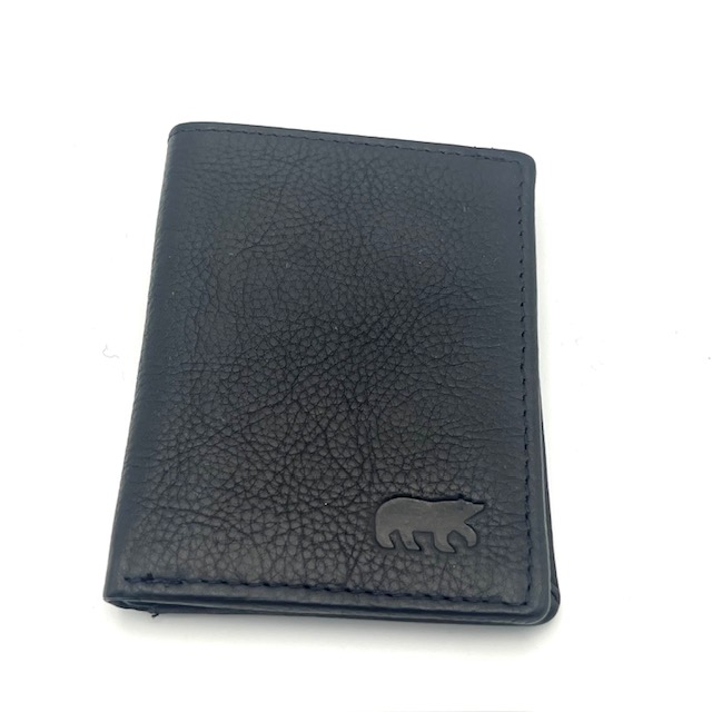 Dit handige mapje is voorzien een vak voor papier geld en
7 credit cards .

Afmetingen:
Hoogte 10cm x breed 8cm x diep 0.6cm