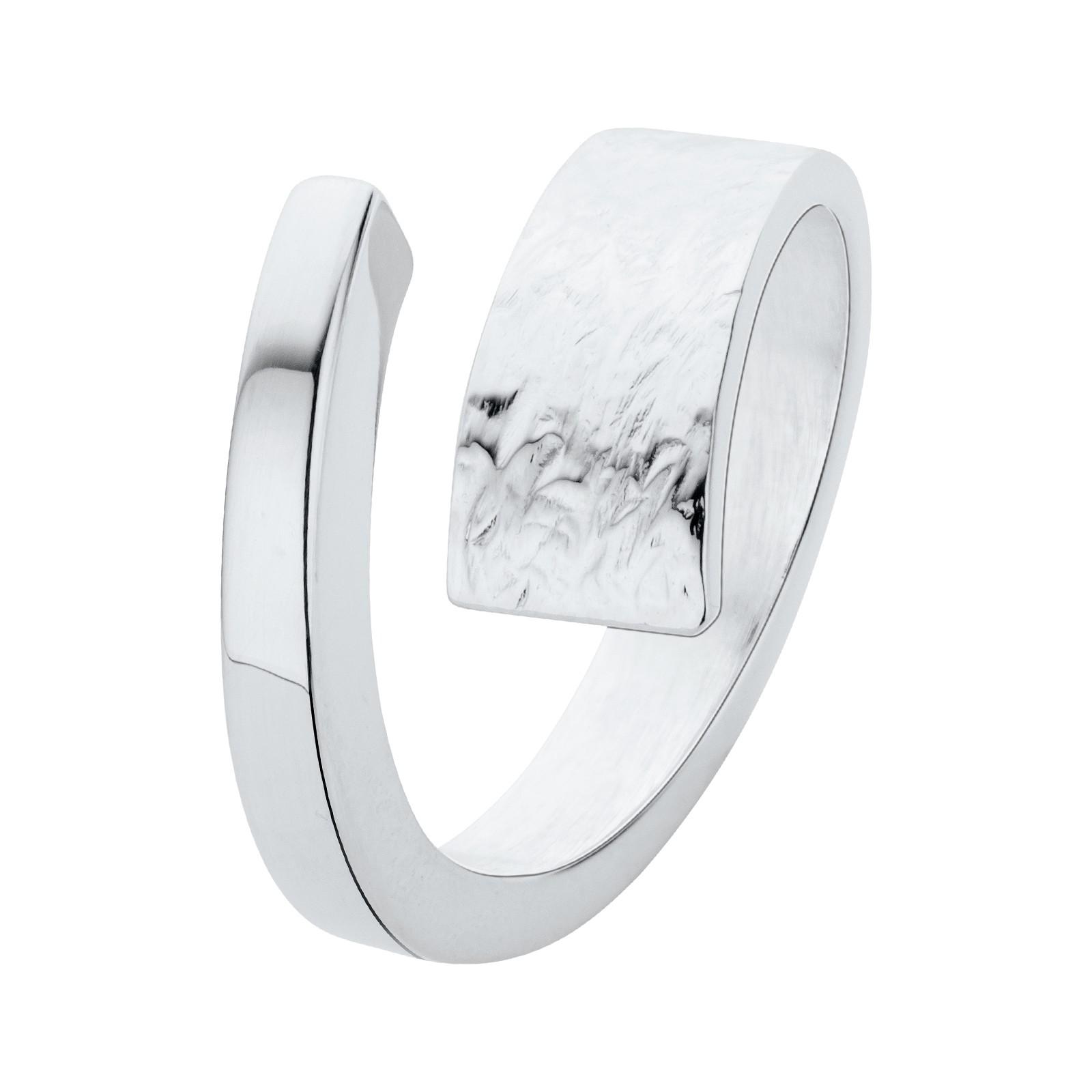 Nol Coopmans, Zilveren ring. Deze design-sieraden worden met de hand op maat gesmeed in Nederland. 7mm breed
