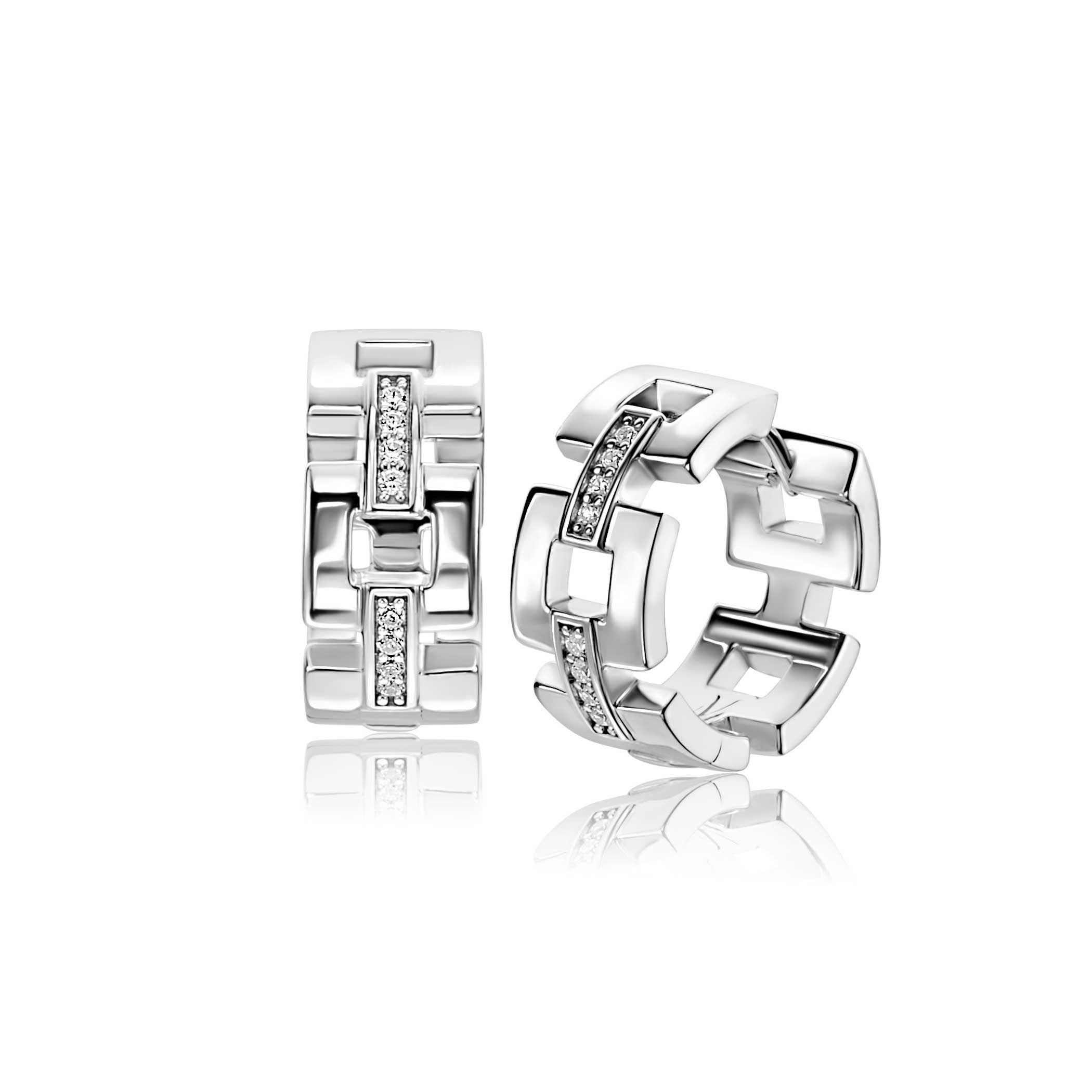 ZINZI zilveren oorringen (18 x 8mm) met vierkante schakels en schitterende verbindingsstukjes, bezet met witte zirkonia's. Exclusief ontworpen door mode-ontwerper Mart Visser. De oorringen hebben een luxe scharniersluiting. Deze zilveren luxe oorringen dragen herkenbaar de signatuur van Mart Visser. Vervaardigd van eerste gehalte zilver (925) en met extra rodiumlaag voor een langdurige glans.