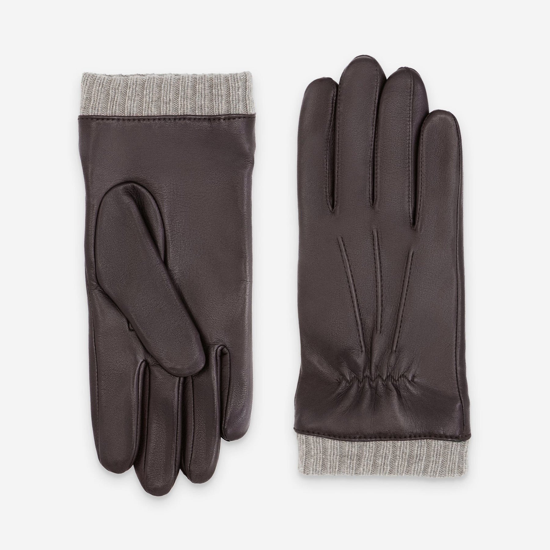 Deze GloveStory herenhandschoen in de kleur Choco, maat 9, is gemaakt van hoogwaardig materiaal en biedt maximale warmte en comfort. De handschoen heeft een stijlvol design met een perfecte pasvorm voor elke gelegenheid. Draag de handschoen met trots en voeg een vleugje elegantie toe aan je outfit. Beschermd tegen kou en wind, doe deze handschoen aan en geniet van een stijlvolle look.

Deze herenhandschoenen, gemaakt van suède lamsleer en met de hand gestikt, combineren elegantie en sportieve allure. De drie stroken aan de bovenkant zorgen voor een klassieke touch, terwijl de polyester voering zorgt voor comfort en warmte.

Deze handschoenen zijn ideaal voor liefhebbers van een casual en sportieve stijl en vormen een perfecte aanvulling op elke herengarderobe.
