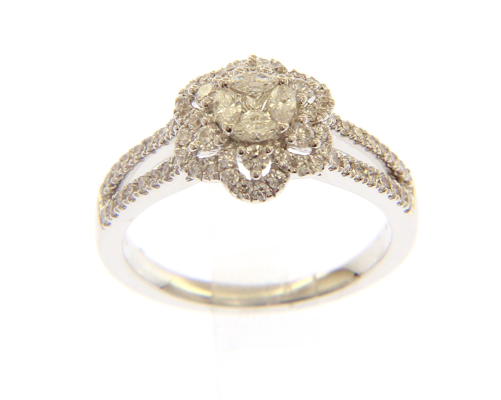 750 /°°° Witgoud
RING - CENTRAAL ELEMENT
DIAMANTEN G/H SI ct 0.760