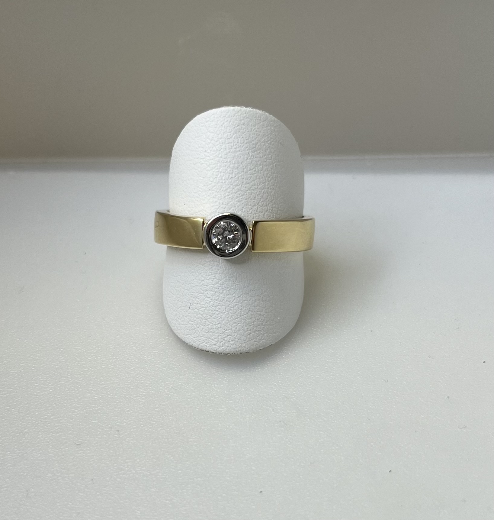 Gd ring rondzetting 0,15crt mt18