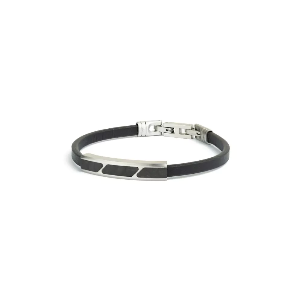 De Stella-armband is gemaakt voor de moderne man die stijl met een vleugje kracht wil. Gemaakt van roestvrij staal, kwaliteitsleer en gesmeed koolstof, is deze armband zowel duurzaam als stijlvol.

Gesmeed carbon, bekend om zijn sterkte en lichtgewicht, geeft de Stella zijn kenmerkende look – robuust maar verfijnd. Of hij nu casual wordt gedragen of gecombineerd wordt met formele kleding, de Stella is meer dan een accessoire. Het is een statement.