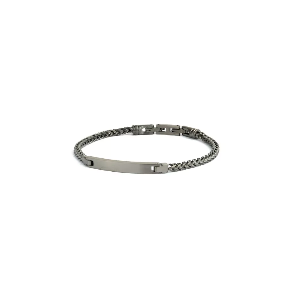 De Memento Black armband is een prachtige 3mm vossenstaart armband met een op maat gemaakte sluiting. Hij is +-1 cm verstelbaar, dus je hoeft je niet al te veel zorgen te maken over de maatvoering.

De armband is gemaakt van duurzaam 316L roestvrij staal en is met de grootste zorg afgewerkt.