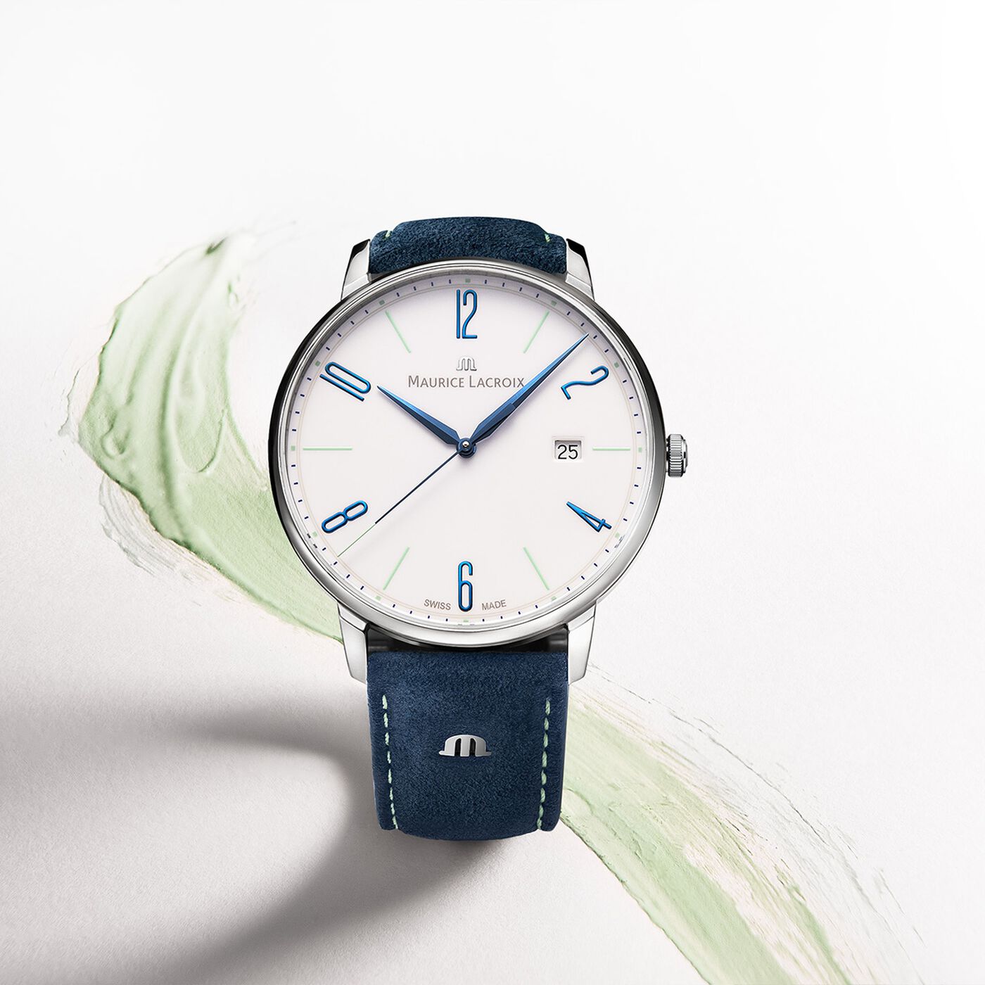 Dit horloge is van het merk Maurice Lacroix. Het is een analoog horloge met een band gemaakt van leer.De diameter van de kast is 40 mm.
De verdere specificaties van het horloge zijn als volgt:
Glassoort: saffier
Kastmateriaal: edelstaal
Techniek: quartz
Kastkleur: zilver
Kastvorm: rond
Wijzerplaatkleur: wit
Bandkleur: blauw

