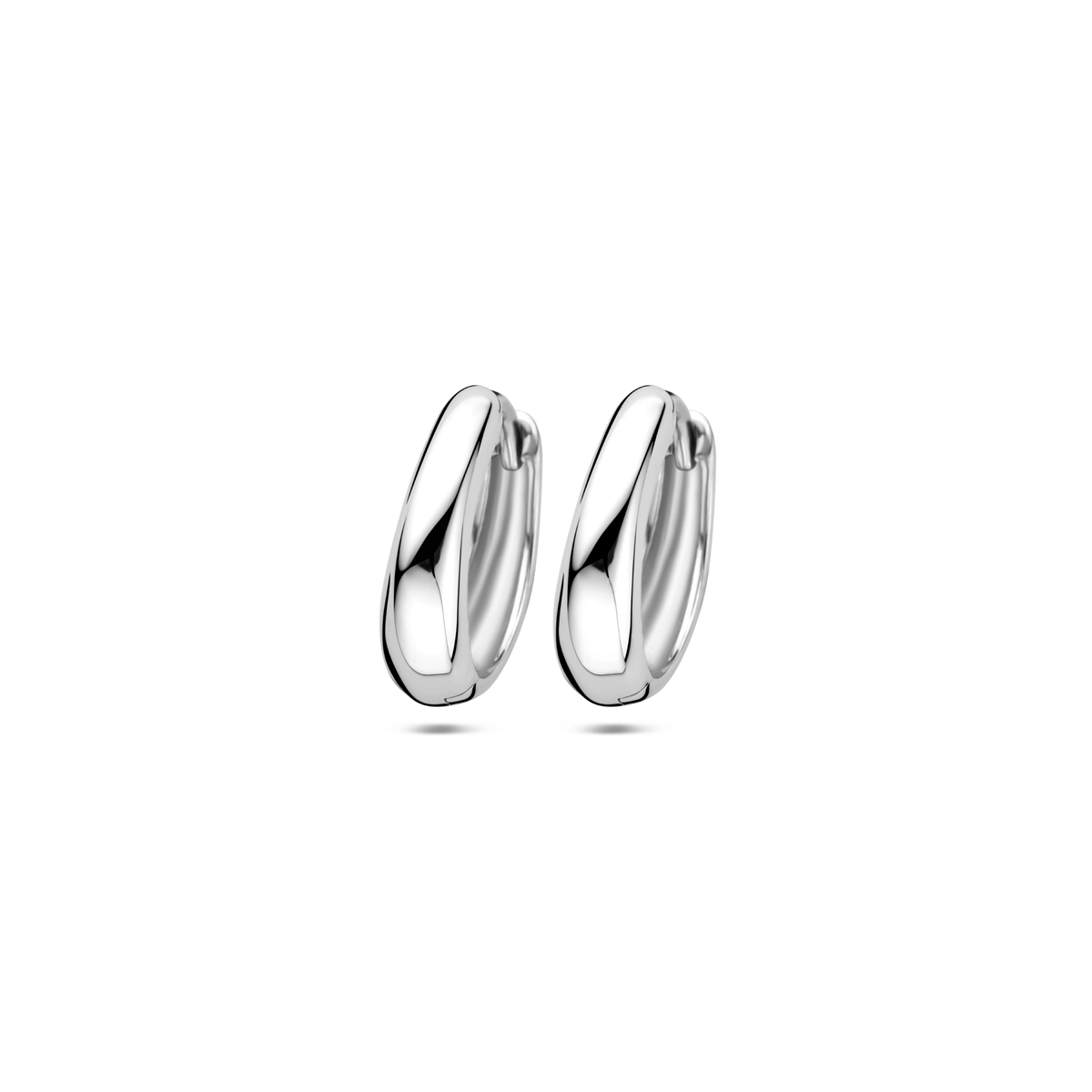 De Zilveren klap oorringen bol 15mm, modelnummer 1340781, zijn prachtige sieraden met een gewicht van 2.33 gram. Deze creolen zijn van het type JEWEL en hebben een schitterende glans dankzij de rhodium plating. De ideale manier om deze oorringen te dragen is als stijlvolle aanvulling op zowel casual als formele outfits. Perfect voor elke gelegenheid!