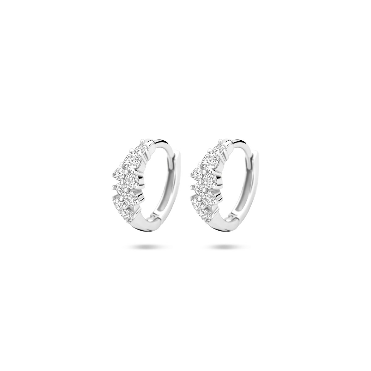 Gerhodineerd 925 zilveren klapoorringen uitgevoerd met zirkonia. De klapoorringen hebben een diameter van 13mm.