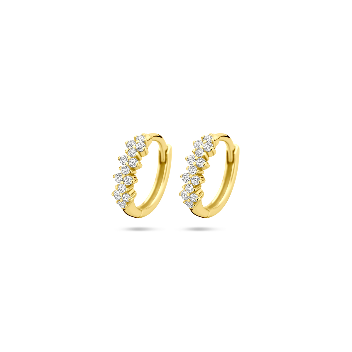 Geelgoud op 925 zilveren klapoorringen uitgevoerd met zirkonia. De klapoorringen hebben een diameter van 11.5mm. Geen garantie op plating.
