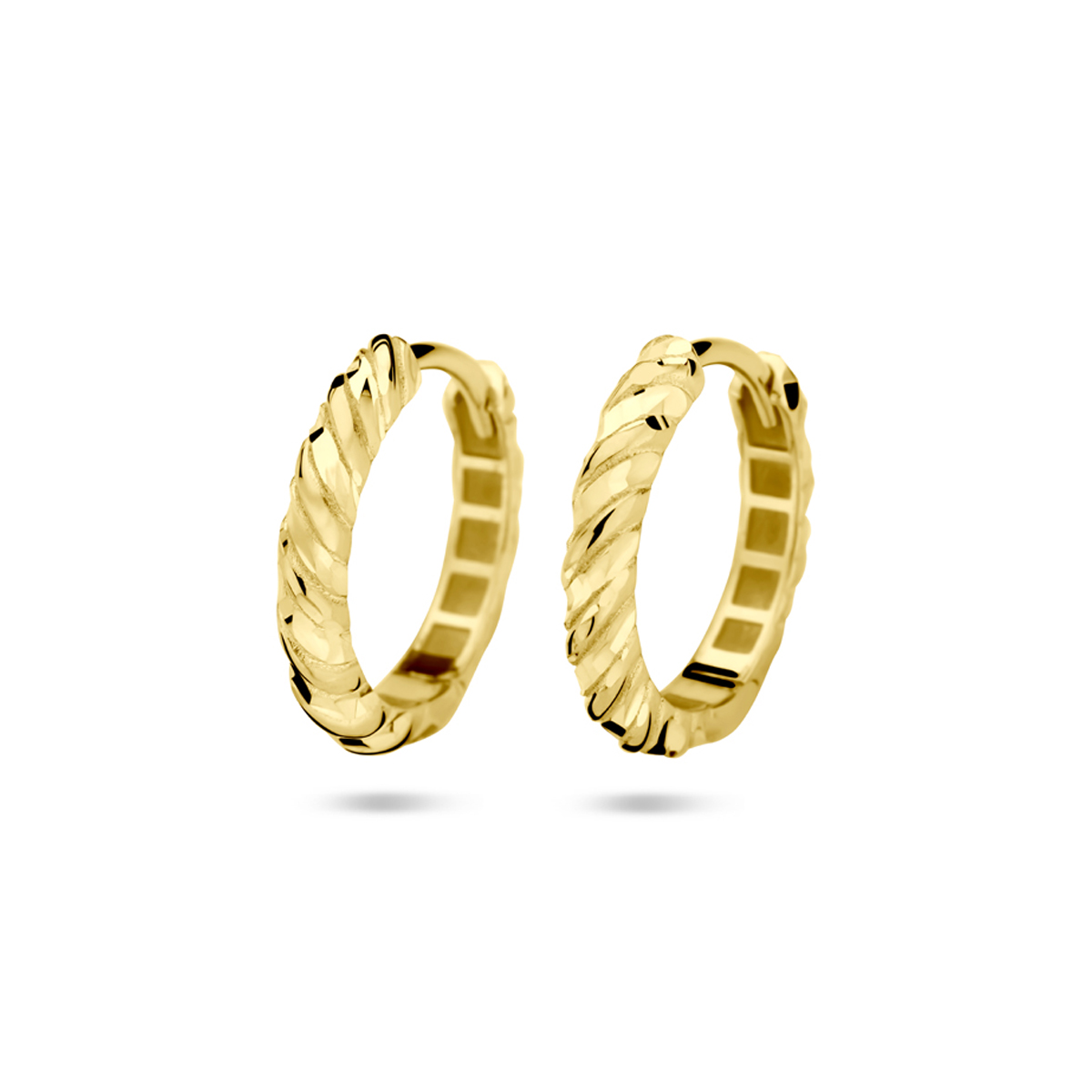 14k Geelgouden klapoorringen. De klapoorringen hebben een diameter van 16mm.