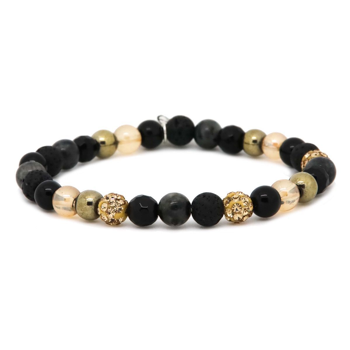 Prachtige, handgeknoopte armband van Karma. Afgewerkt met verfijnde beads van natuursteen en kristallen.