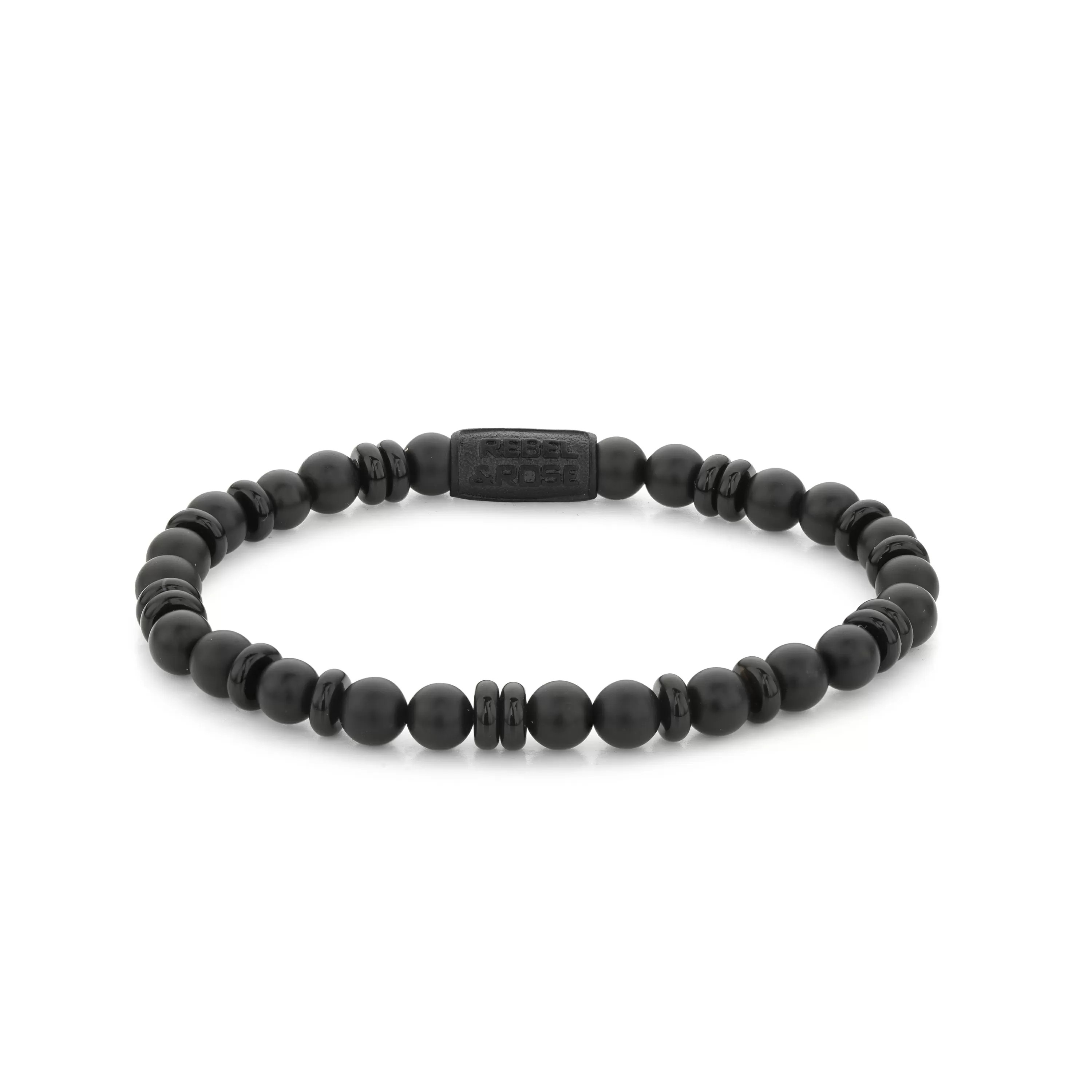 Edelstenen bead armband, handgemaakt van 6mm Onyx natuurstenen kralen met eenedelstalen zwarte sluiting. Het Rebel & Rose sieraad is makkelijk te combineren met andere zilveren, leren of kralenarmbanden.