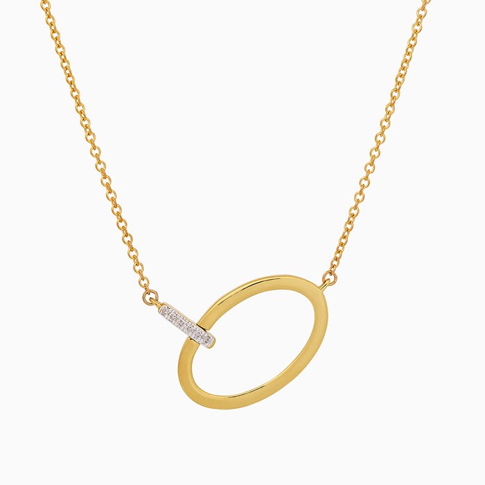 Deze prachtige Eclat Collier is gemaakt van hoogwaardige materialen en straalt luxe uit. Het collier is voorzien van sprankelende stenen en heeft een elegante uitstraling. Draag dit juweel bij formele gelegenheden of voeg een vleugje glamour toe aan je dagelijkse outfit. Dit collier kan op zichzelf gedragen worden of gecombineerd worden met andere sieraden voor een gelaagde look. Maak je look compleet met dit schitterende collier!