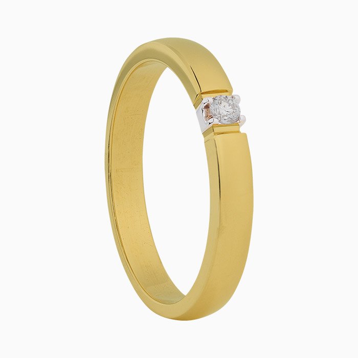 De Geelgouden Eclat Ring met Diamant 0.05, modelnummer M101/NEW-1X5, is een verfijnde ring gemaakt van geelgoud en bezit een schitterende diamant van 0.05 karaat. Deze stijlvolle ring, passend bij elke gelegenheid, kan zowel solo als gecombineerd met andere sieraden gedragen worden voor een elegante uitstraling. Perfect voor dagelijks gebruik of bijzondere gelegenheden.