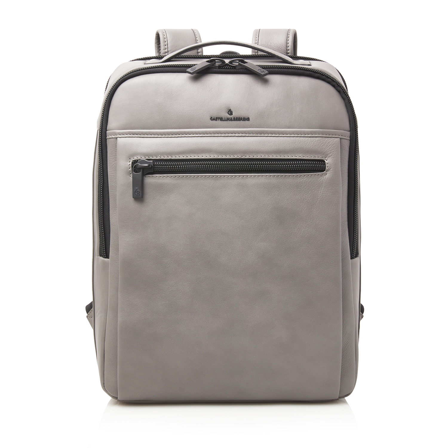 De 409576DM  Victor rugtas is voorzien van een ruim hoofdvak met ritssluiting en handige zijvakken. De tas heeft een verstelbare schouderband voor optimaal draagcomfort. Draag de tas over de schouder of als crossbody voor een trendy look. De perfecte tas voor dagelijks gebruik of voor een avondje uit. Stijlvol en praktisch in één!

Castelijn & Beerens VICTOR leren Laptoprugzak 15,6 inch 40 9576
Stijlvol op reis. De VICTOR 15,6" laptop rugzak zorgt daar zeker voor. De leren rugzak is comfortabel te dragen door de gefoamde schouderbanden en voorzien van diverse handige ritsvakken waarvan 1 vak met high-tech RFID protectie om pasjes en paspoort te beschermen. Het stevige laptop compartiment aan de rug-zijde is eenvoudig toegankelijk, zonder de hele tas te hoeven openen. Kenmerkend voor de NAPPA X collectie is de combinatie van hoogwaardig Italiaans nappa leer met verfijnde zwart metalen fournituren. Het geeft deze tech collectie van Castelijn & Beerens een vooruitstrevende en elegante uitstraling. 
2 jaar garantie
afmetingen 31 x 13 x 42 cm
Laptop formaat 15,6 inch
NAPPA X
De combinatie van hoogwaardig Italiaans nappa leer met verfijnde zwart metalen fournituren geeft deze tech-collectie van Castelijn & Beerens een vooruitstrevende en elegante uitstraling. 