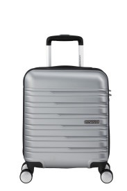 American Tourister Flashline Spinner Underseater – Sky Silver (23L)

Compact, lichtgewicht en ontworpen voor moeiteloos reizen.
De American Tourister Flashline Spinner Underseater in de kleur Sky Silver is de ideale handbagagekoffer voor korte trips, zakenreizen of als aanvulling op je grotere bagage. Dankzij het slimme ontwerp en de compacte afmetingen (45 x 35 x 20 cm) past deze koffer onder de vliegtuigstoel bij de meeste luchtvaartmaatschappijen – ideaal als underseater trolley.

Uitgerust met vier soepel rollende, multifunctionele wielen en een verstelbare telescopische trekstang, volgt de Flashline Spinner moeiteloos overal waar je gaat. Het lichte gewicht van slechts 2,2 kg en de inhoud van 23 liter maken hem perfect voor wie efficiënt en stijlvol wil reizen.

Aan de binnenkant biedt de koffer diverse handige vakken en compartimenten, zodat je al je essentials georganiseerd en snel toegankelijk houdt. Of je nu reist voor werk of een weekend weg, met deze handbagage spinner reis je comfortabel en stressvrij.

Belangrijkste kenmerken

Model: Spinner Underseater (handbagageformaat)

Kleur: Sky Silver

Afmetingen: 45 x 35 x 20 cm

Inhoud: 23 liter

Gewicht: 2,2 kg

Wielen: 4 multifunctionele wielen voor 360° draaibaarheid

Trekstang: Verstelbare, telescopische trekstang

Vakken: Meerdere vakken en compartimenten voor optimale organisatie

Gebruik: Perfect als underseater koffer – past onder de stoel in het vliegtuig

Stijlvol & functioneel: Ideaal voor zakenreizigers en weekendtrips

Waarom kiezen voor deze underseater koffer?

✔️ Compact formaat, maximale efficiëntie

✔️ Perfecte handbagage voor vliegtuigcabine én onder de stoel

✔️ Soepel en moeiteloos te vervoeren dankzij 4 wielen

✔️ Organiseer je spullen overzichtelijk met slimme indeling

✔️ Lichtgewicht ontwerp voor extra reiscomfort

Reis licht, stijlvol en georganiseerd met de American Tourister Flashline Spinner Underseater – jouw betrouwbare handbagage voor elke korte reis.