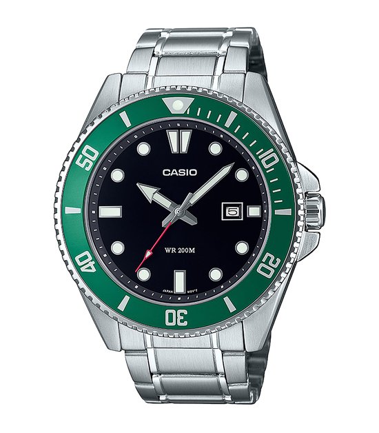 Casio horloge met stalen band en groene plaat.