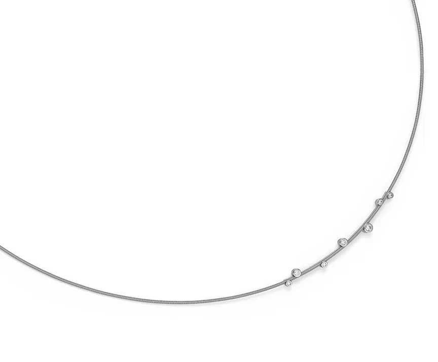 een 18 krt witgouden hanger Niessing model artist met 7 diamantjes briljant geslepen totaal 0.14 crt tw vs.