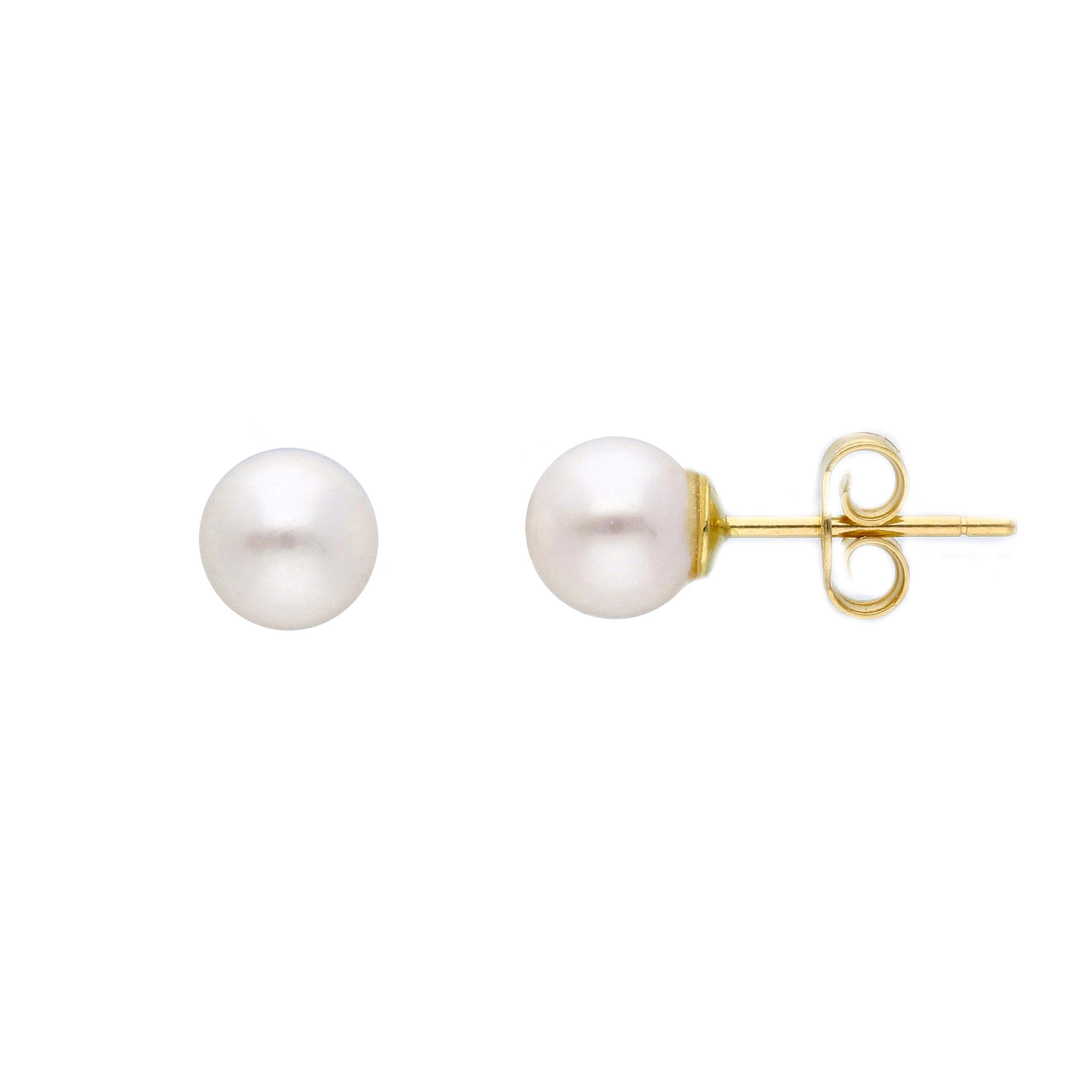 Deze prachtige 7mm zoetwaterparel oorstekers zijn gemaakt van 18kt geel goud en stralen elegantie en stijl uit. De oorstekers zijn perfect voor dagelijks gebruik of speciale gelegenheden en kunnen gemakkelijk worden gecombineerd met verschillende outfits. Draag ze solo voor een subtiele look of mix en match met andere oorbellen voor een unieke uitstraling. Voeg deze tijdloze oorstekers toe aan je sieradencollectie voor een vleugje luxe.
