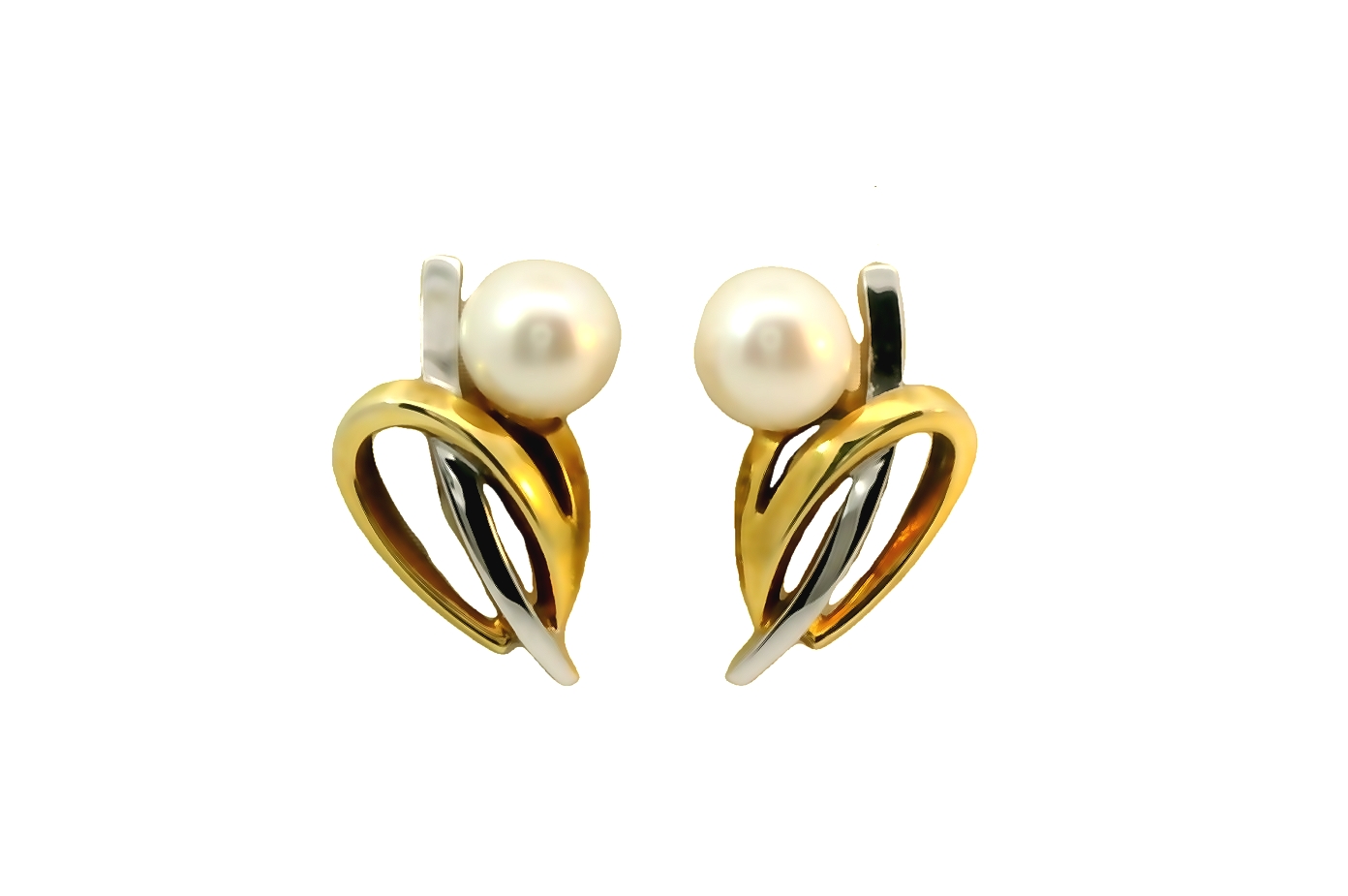 Deze prachtige bicolor gouden oorstekers zijn gemaakt van 14 karaat goud en hebben een schitterende parel als eyecatcher. De oorstekers zijn perfect voor een chique en elegante uitstraling en kunnen bij elke gelegenheid gedragen worden. Draag ze met je favoriete outfit voor een extra vleugje glamou.