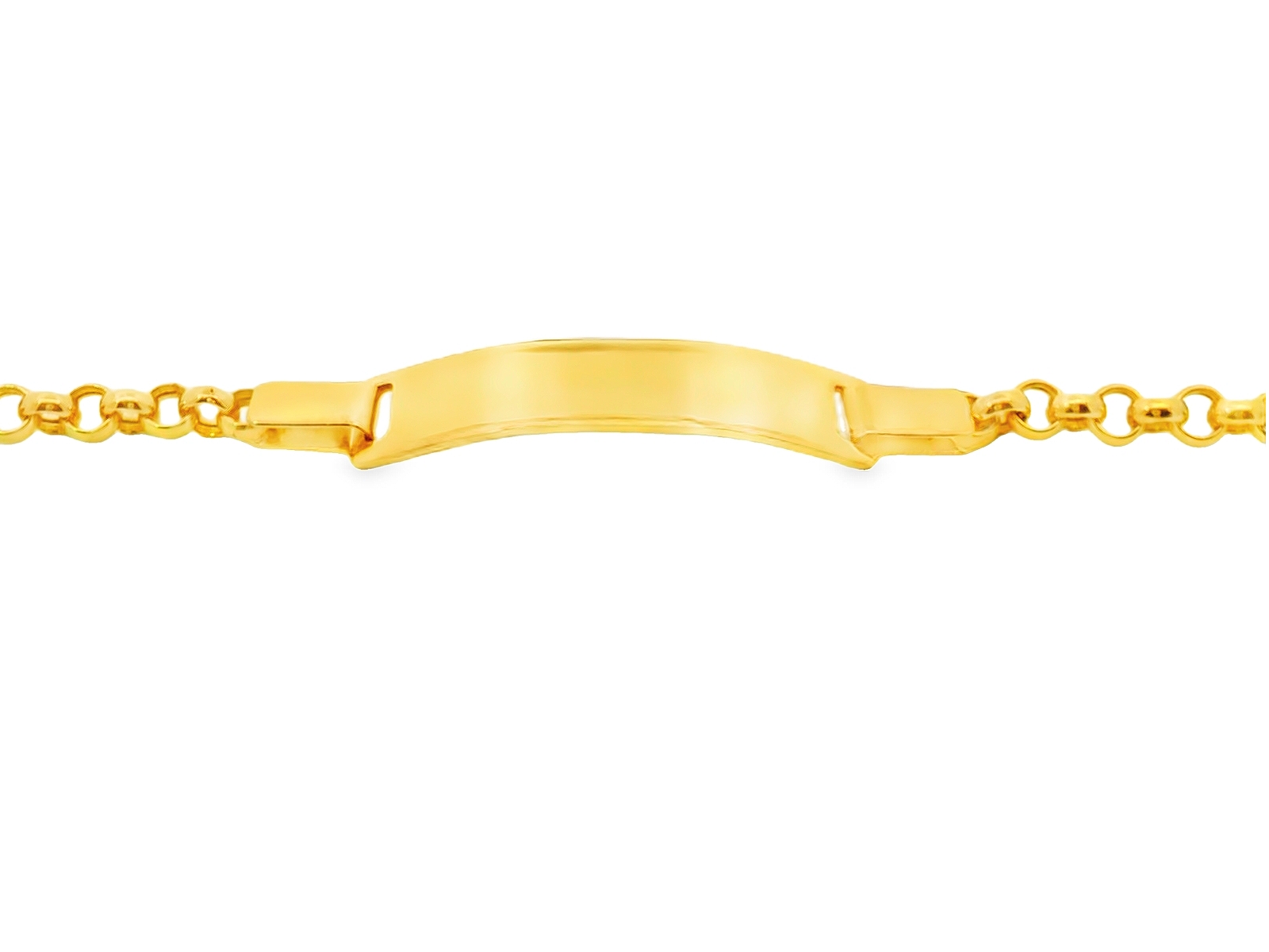Dit prachtige kinderarmbandje is gemaakt van 14 karaat geelgoud en heeft een graveerplaatje waar een naam of speciale datum op gegraveerd kan worden. Het armbandje is perfect voor dagelijks gebruik of voor speciale gelegenheden. Het beste is om het armbandje alleen te dragen en op te bergen in een sieradendoosje wanneer het niet gedragen wordt. Geef dit unieke armbandje cadeau aan een speciaal kind in je leven.