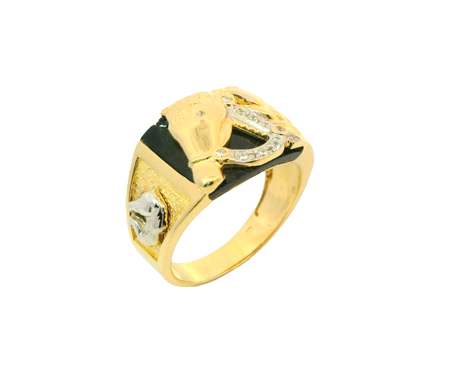 Deze prachtige bicolor gouden herenring van 14 karaat is voorzien van een stoere onyx steen en een gedetailleerde paardenkop. De ring straalt elegantie en kracht uit en is een perfecte toevoeging aan elke outfit. Draag deze ring solo voor een subtiele touch of combineer hem met andere gouden sieraden voor een meer opvallende look. Laat je stijl spreken met deze unieke herenring.
De ring is verkrijgbaar in meerdere afmetingen.