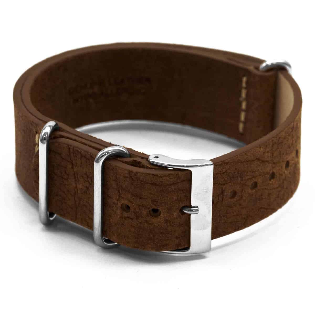 Lederen Nato horlogeband.
Kleur band: Bruin
Band dikte: 1.3mm
Band lengte: 255/130mm
Band breedte: 22x22mm
Gesp: Ja
Bekleding binnenband: Nubuck
Gestikt: Nee
Pushpin: NVT
Hypoallergeen: Ja
Waterproef: Nee
NFC Chip: Nee
EAN: 8716667163478
