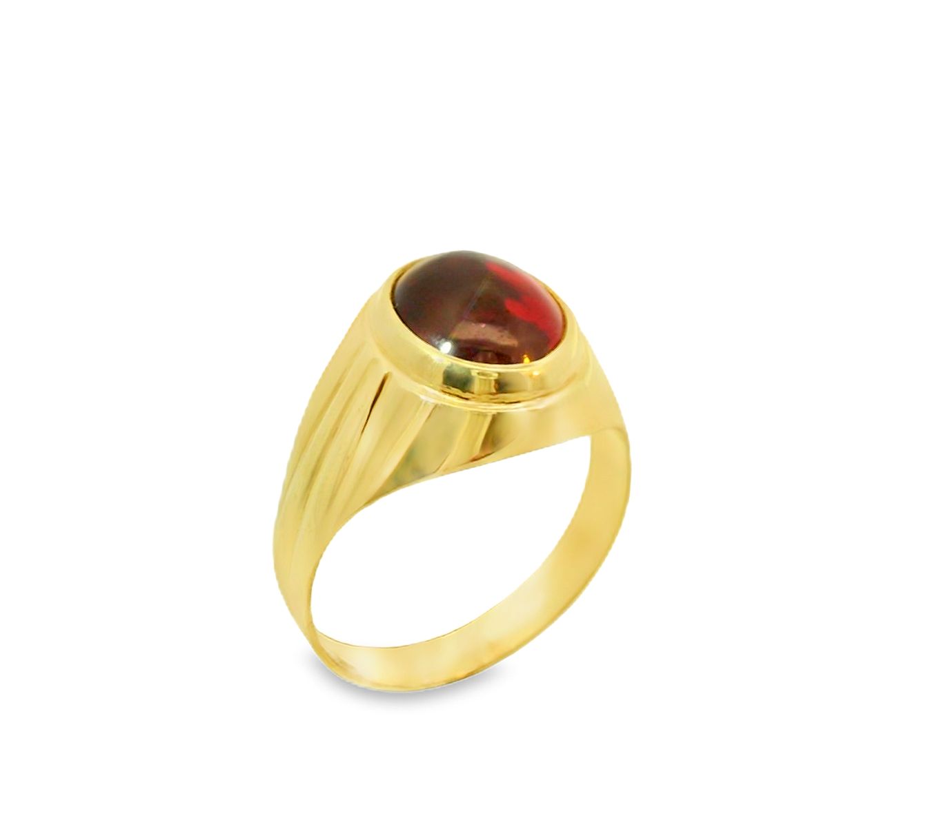 Deze geelgouden herenring van 14 karaat is voorzien van een prachtig rood steentje. De ring heeft een tijdloos en stijlvol ontwerp dat perfect is voor dagelijks gebruik of speciale gelegenheden. Draag deze ring alleen of combineer met andere sieraden voor een unieke look. Een geweldige aanvulling op elke sieradencollectie. Bestel nu en draag deze ring met trots!
De ring is verkrijgbaar in meerdere afmetingen.