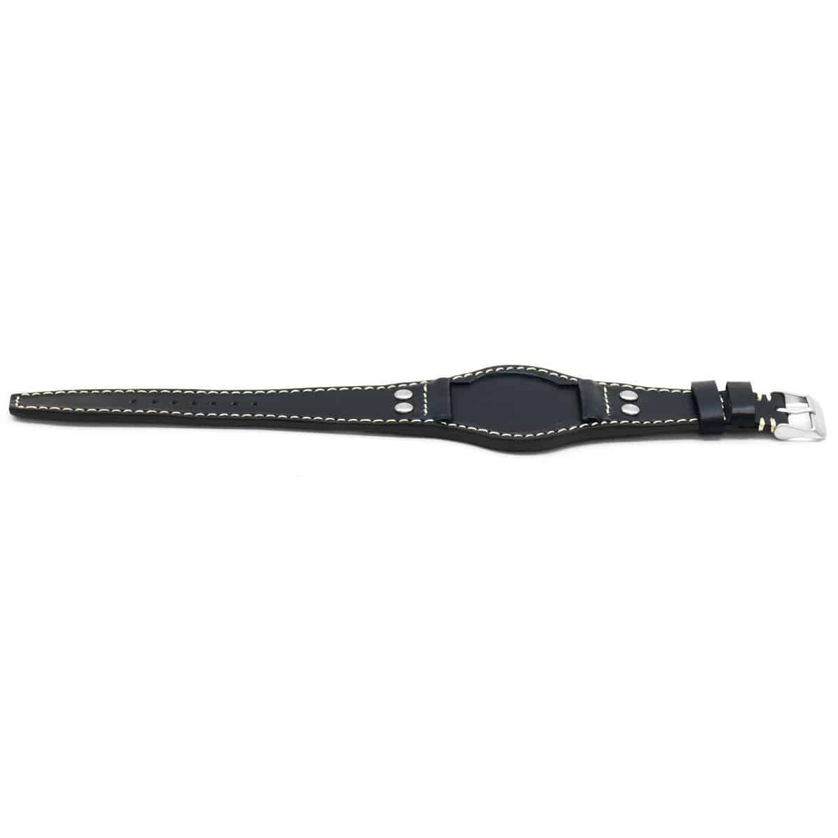 Blauw horlogeband van leder met lederen lining en edelstalen gesp.
Kleur band: Blauw
Band dikte: 2.8mm 
Band lengte: 230 mm
Band breedte: 22x18 mm
Gesp: Edelstaal
Bekleding binnenband: Hoogwaardig blauw leder
Gestikt: Ja, Beige
Pushpin: Exclusief
Hypo allergisch: Nee
NFC Chip: Ja
EAN: 4780286319220