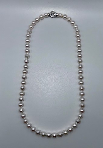 Culivé parel collier Akoya parels A kwaliteit 7-7,5 mm met een witgouden luxe karabijn sluiting met speciale parel aanzet delen.