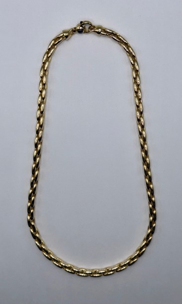 14 Karaat geel gouden luxe collier met een schakel breedte van 6,5 mm. Het collier heeft een draaglengte van 45 cm. Uitgevoerd met een luxe karabijn sluiting met blauw saffier. 