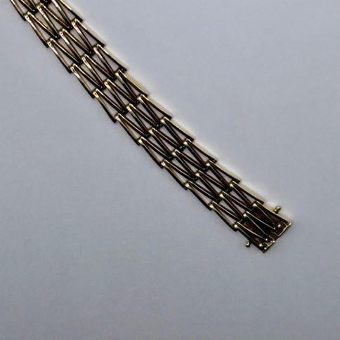 14 Karaat geel gouden dames fantasie armband met gepende schakel en met een bak slot sluiting. schakelbreedte 12.8 mm. lengte 20 cm.