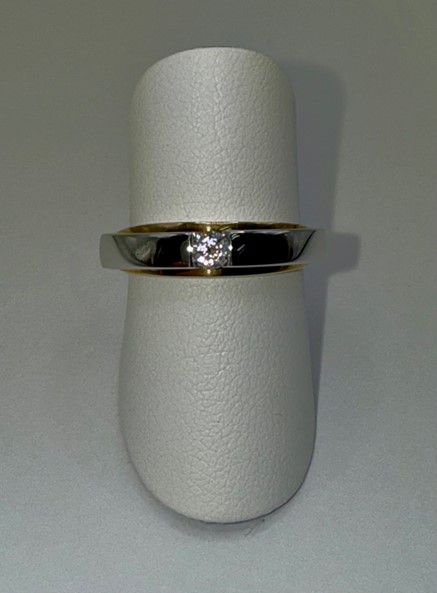 14 karaat geel met witgouden dames ring met een Zirkonia