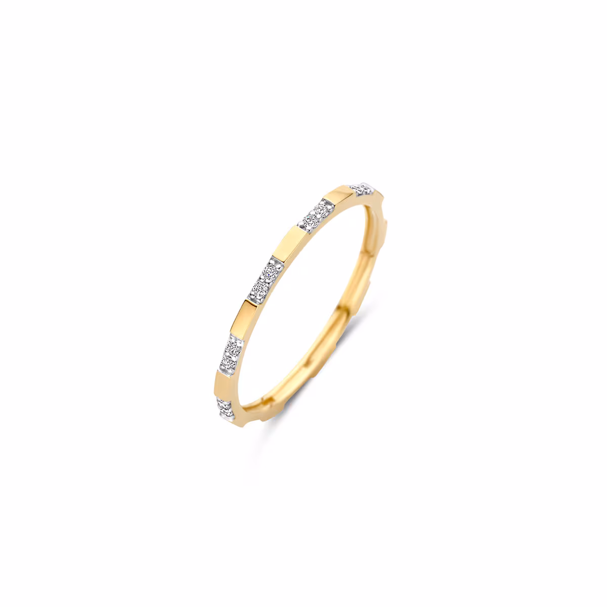 Deze prachtige blush gouden ring met zirkonia in maat 54 is een stralend juweel voor om uw vinger. Het elegante ontwerp met sprankelende zirkonia stenen zorgt voor een luxueuze uitstraling. Draag deze ring solo voor een subtiele touch of mix en match met andere ringen voor een trendy look. Een tijdloos sieraad dat elke outfit compleet maakt.