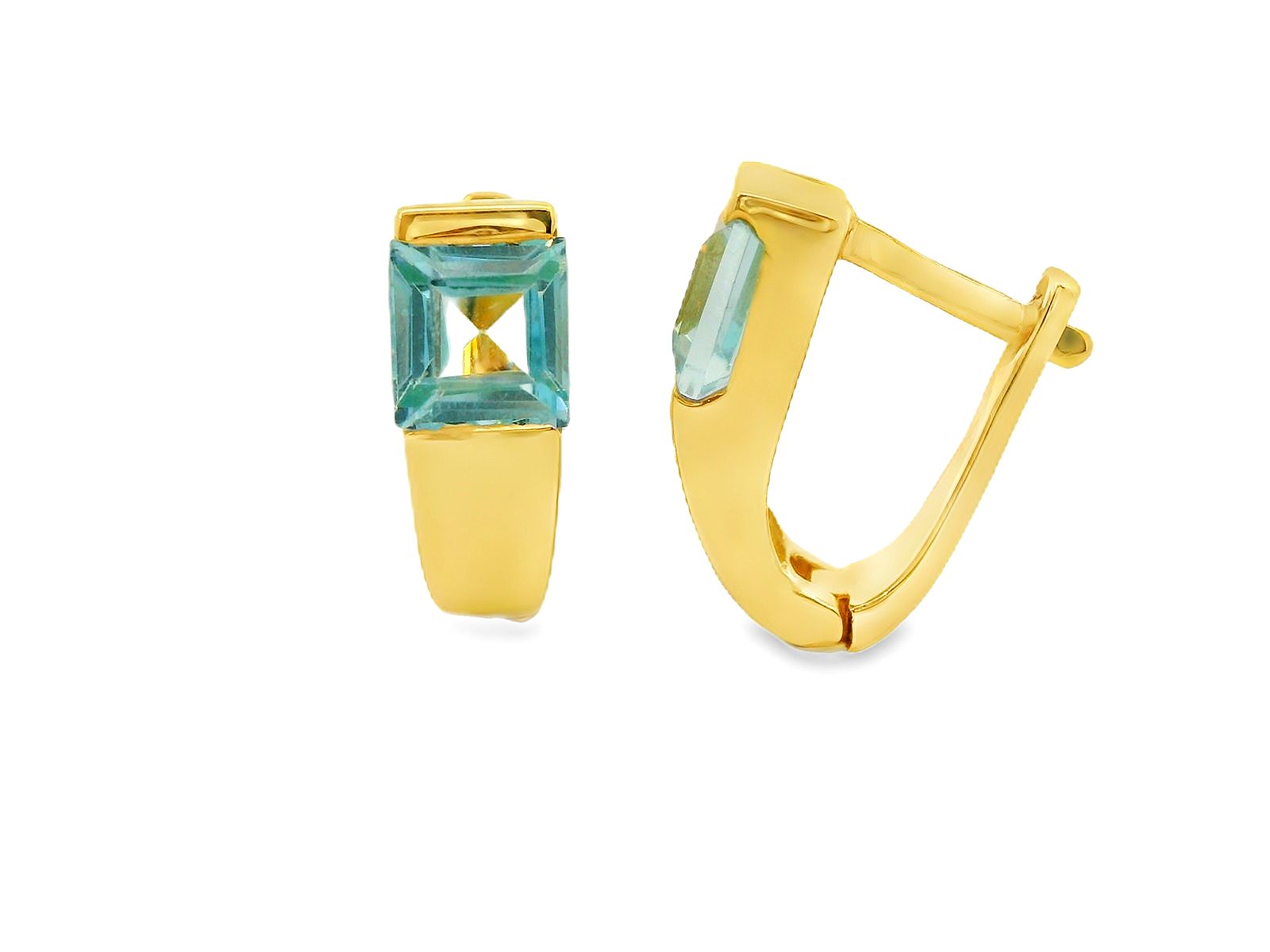 Deze geelgouden oorstekers van 14 karaat zijn prachtig versierd met blauwe topaasstenen, waardoor ze een glamoureus en stijlvol design hebben. De oorstekers zijn perfect voor elke gelegenheid en passen bij elke outfit. Draag ze voor een subtiele touch van kleur en elegantie. Combineer ze met andere gouden sieraden voor een complete look.