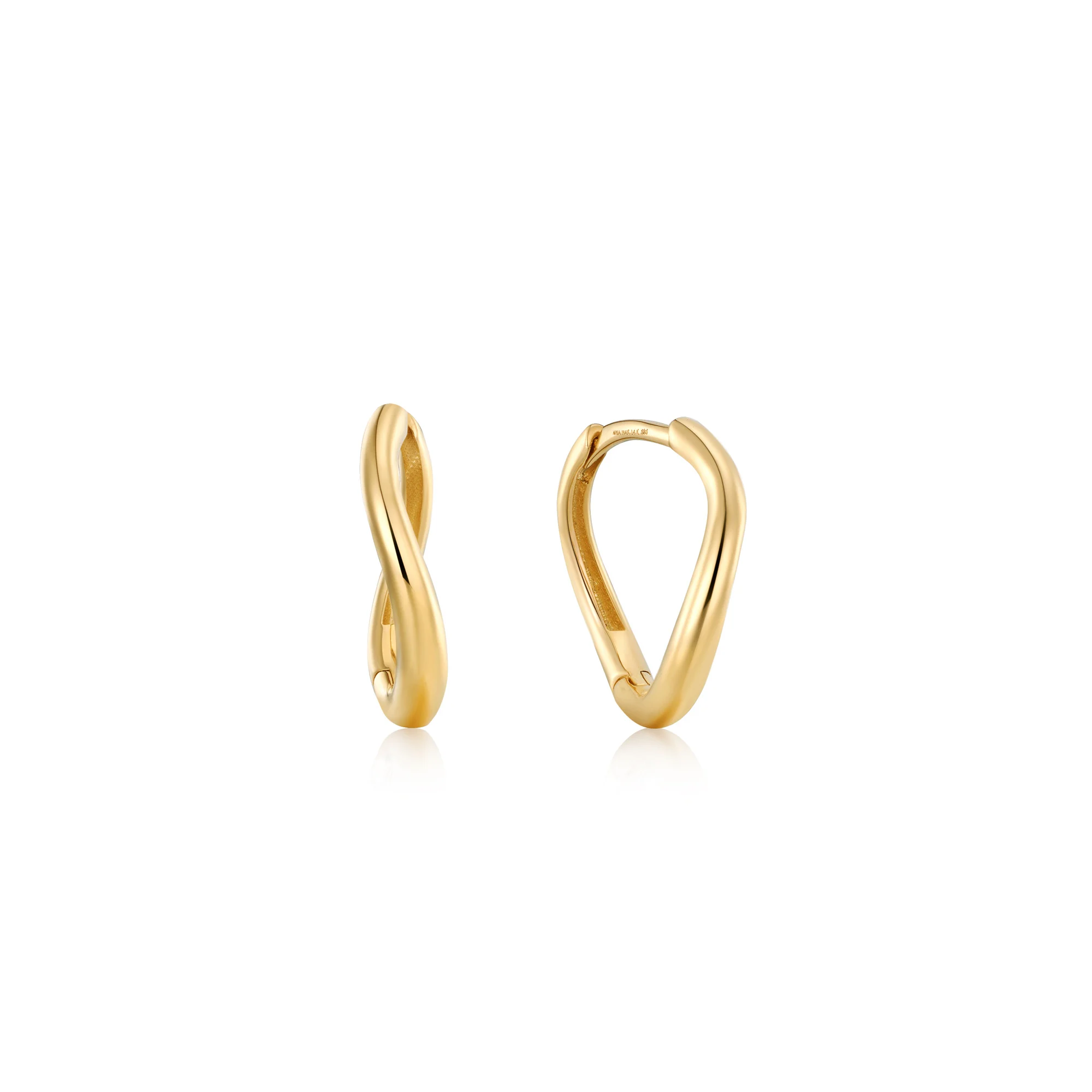 Dit klassieke paar oorringen mag niet in je sieradencollectie ontbreken! Deze oorringen van 14kt goud zijn het perfecte stuk om dit seizoen alleen te dragen.