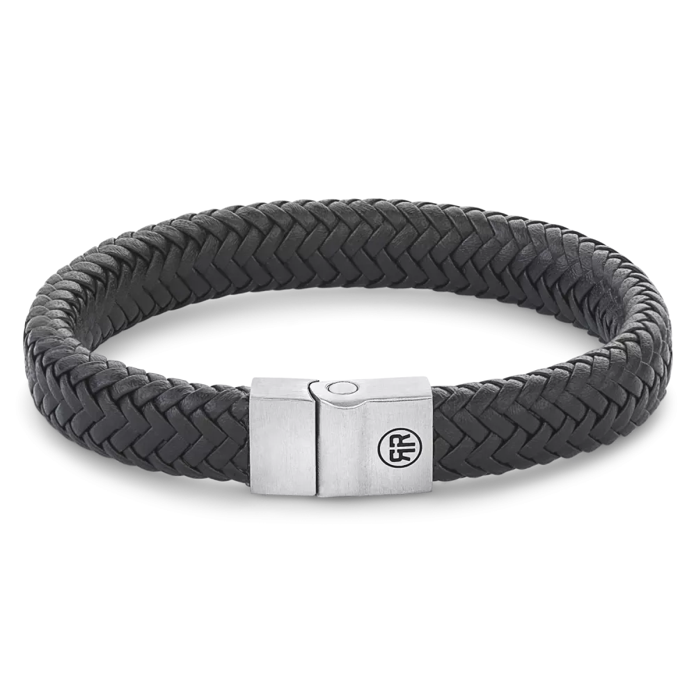 De Full Metal armband van Rebel en Rose is een leren armband van 12 mm breed met een sluiting van edelstaal. De unieke (PSR*) sluiting bestaat uit twee delen die perfect in elkaar vallen, zonder dat daar hulpmiddelen als magneten voor nodig zijn. Meet je polsomtrek op en kijk in de maattabel voor de juiste keuze. De armbanden combineren goed met onze kralenarmbanden. (*PSR = Push-Slide- Release)

Modelnaam	Full Metal Herringbone Black Matt
Modelnr.	RR-M0019-S-L+
Collectie	Bracelets Leather Steel
Type sieraad	Armband
Kleur	Zwart
Sluiting	All Stainless Steel
Materiaal	Leer+Staal
Afwerking	Mat
Breedte (mm)	12mm
Garantie	6 maanden
