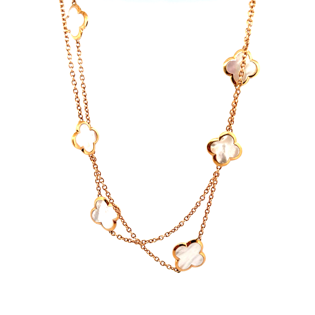 Dit prachtige 18 karaat roségouden Alhambra collier met 8 motieven en parelmoer details is 90 cm lang en kan dubbel gedragen worden voor een elegante look. De collier is voorzien van een tijdloos ontwerp dat perfect past bij elke outfit, van casual tot chic. Draag het bijvoorbeeld over een coltrui of naar een feestelijke gelegenheid voor een extra touch of glamour.