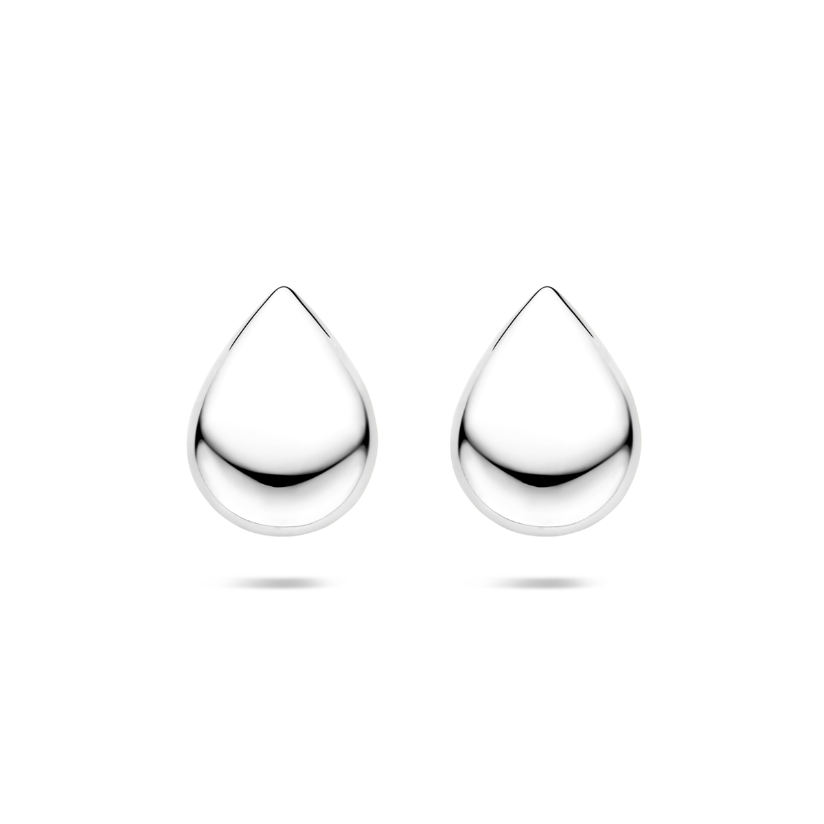 Gerhodineerd 925 zilveren oorknoppen uitgevoerd in de vorm van een druppel. De oorknoppen hebben een afmeting van 18.5x13.5mm.