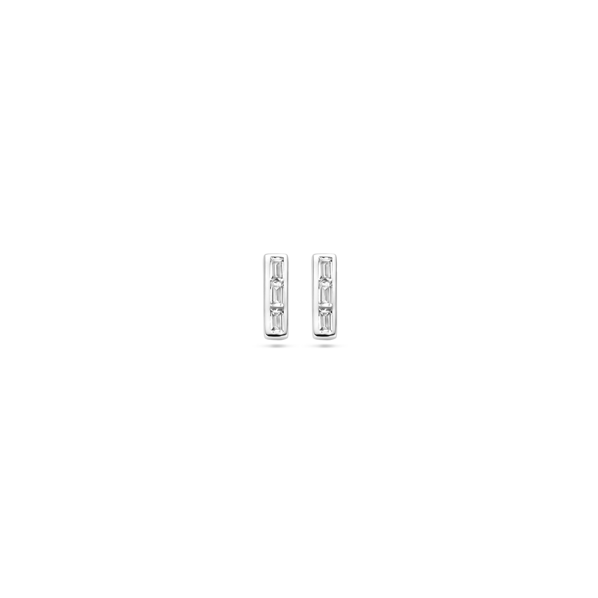 Gerhodineerd 925 zilveren oorknoppen uitgevoerd met zirkonia. De oorknoppen hebben een afmeting van 7.5x2.5mm.