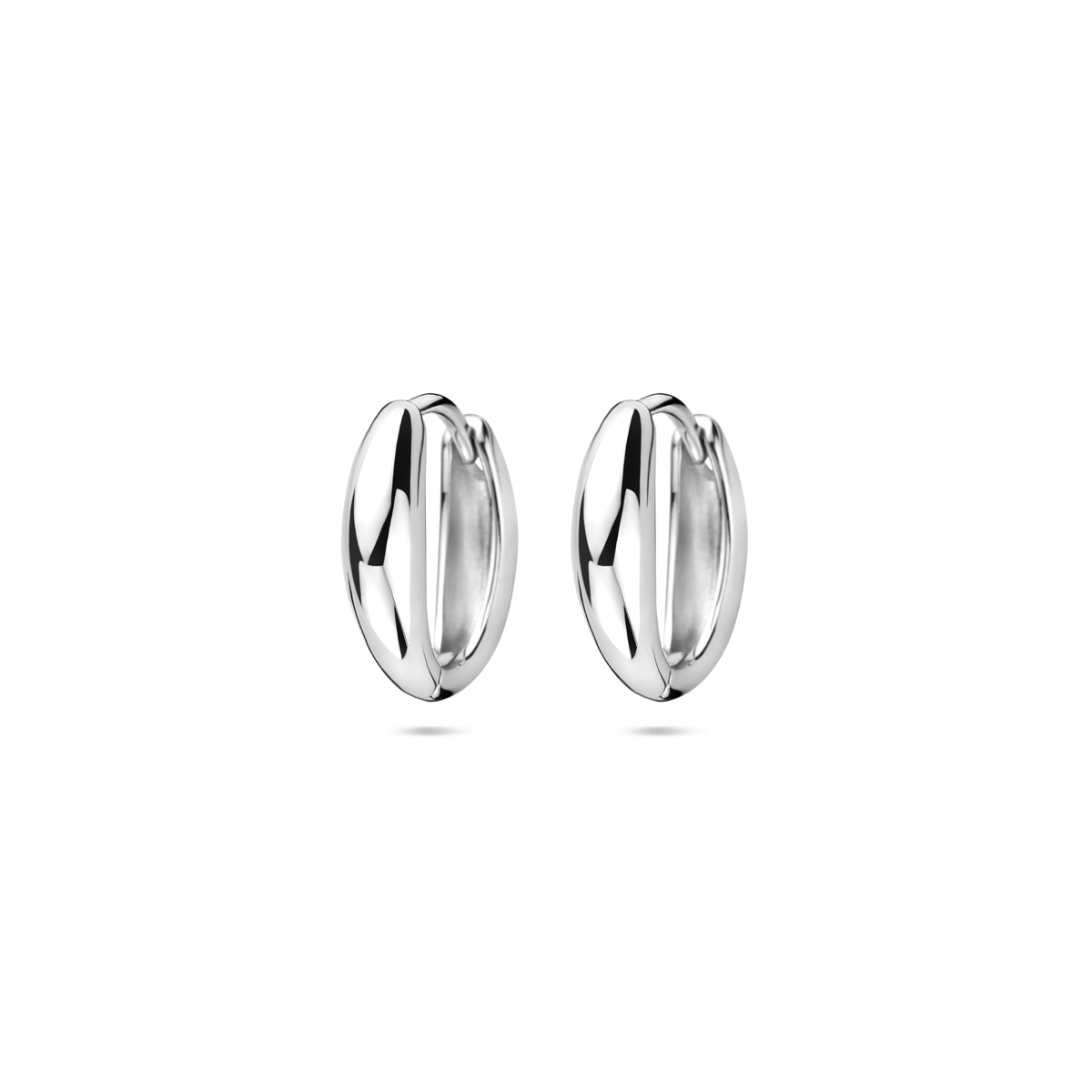 Gerhodineerd 925 zilveren klapoorringen met een diameter van 14.5mm.