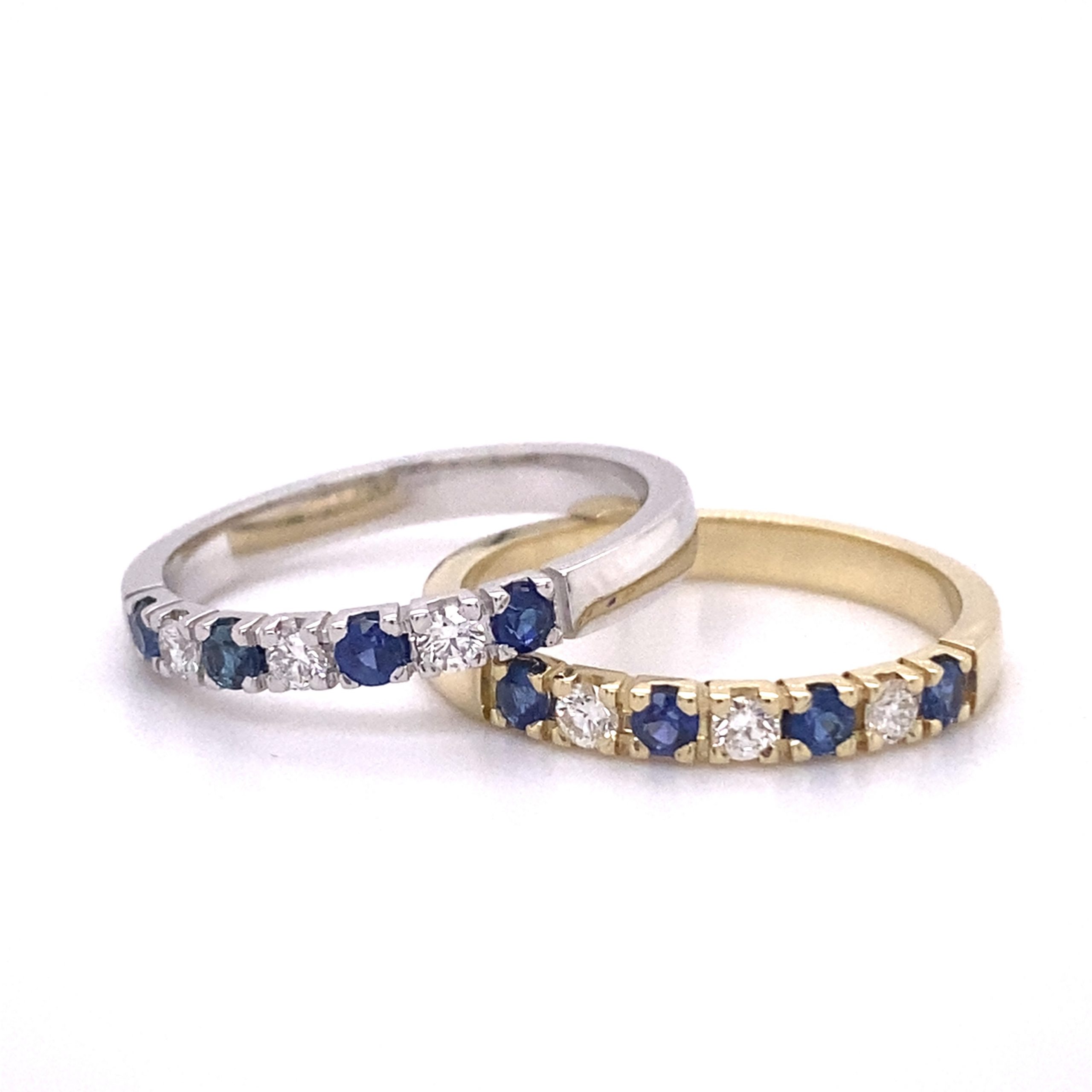 Eclat geelgouden memoirering met 2x 0.05ct. diamant en 3x0.05ct.saffier