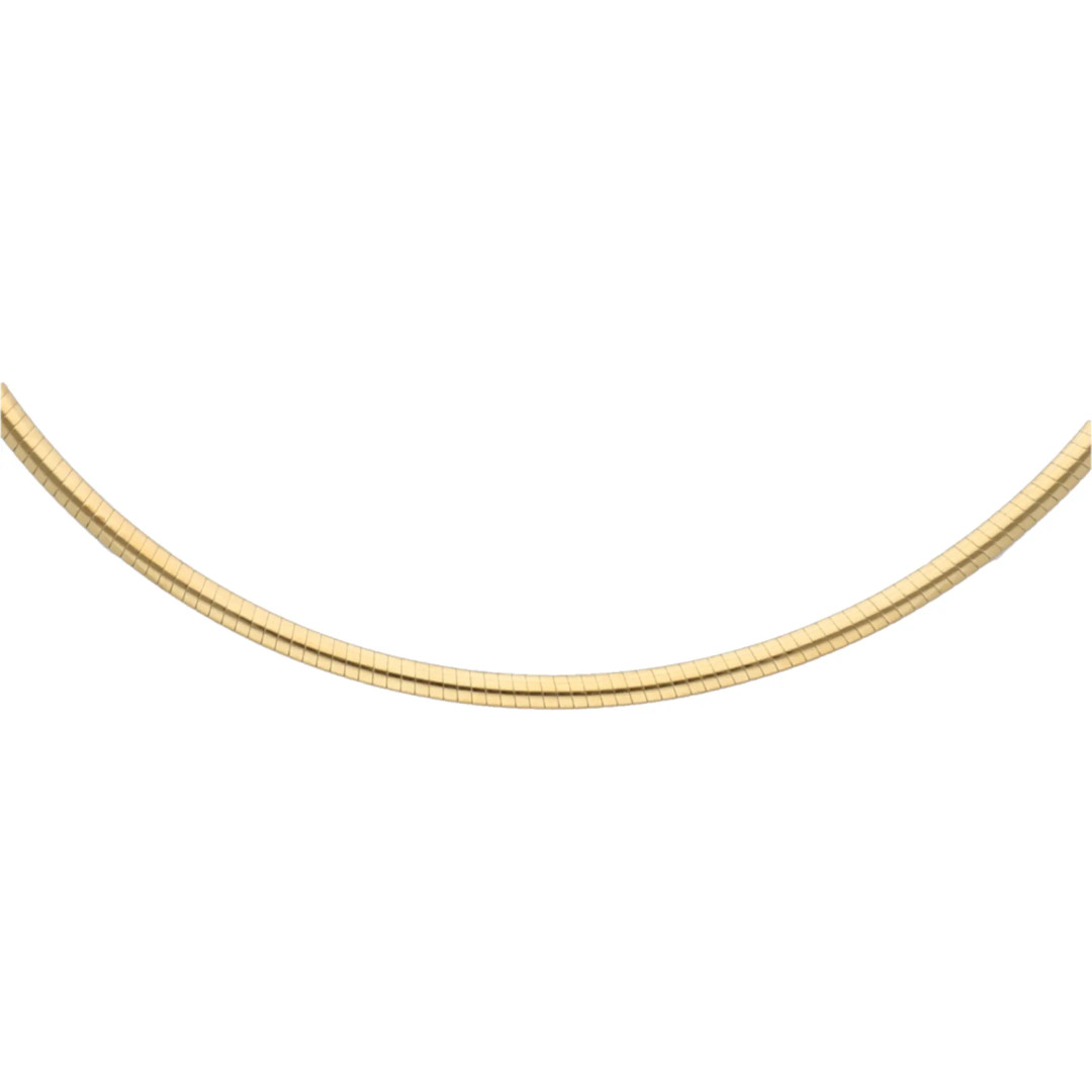 Platte Omega choker tweezijdig draagbaar 1 zijde witgoud andere zijde geelgoud