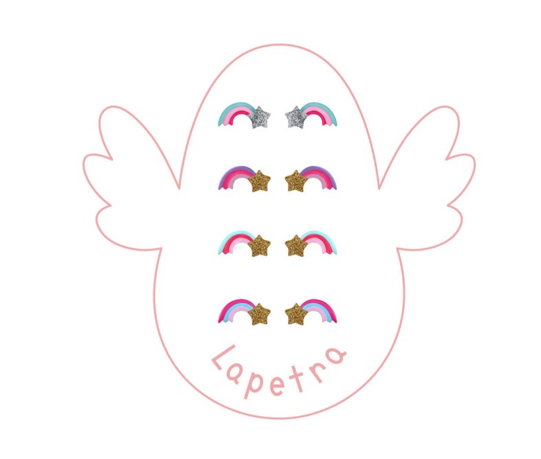 Je bent helemaal hip met deze regenboog oorknopjes van kindermerk Lapetra! De oorknopjes zijn afgewerkt met gekleurd emaille. Door de handige schroefsluiting verlies je de oorknopjes niet en kun je ze zelfs met slapen inhouden. Handig hé?