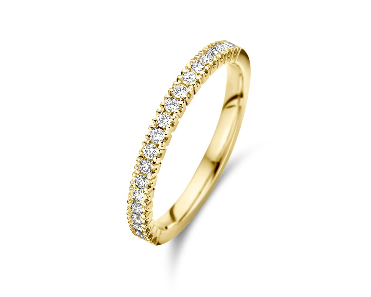 Deze prachtige halve Alliance ring is gemaakt van 18kt geelgoud en versierd met briljanten van in totaal 0,20 karaat. De ring is perfect voor dagelijks gebruik of voor speciale gelegenheden. Draag hem alleen als een subtiele blikvanger of combineer met andere ringen voor een meer opvallende look. Een tijdloos en elegant sieraad dat elke outfit compleet maakt.