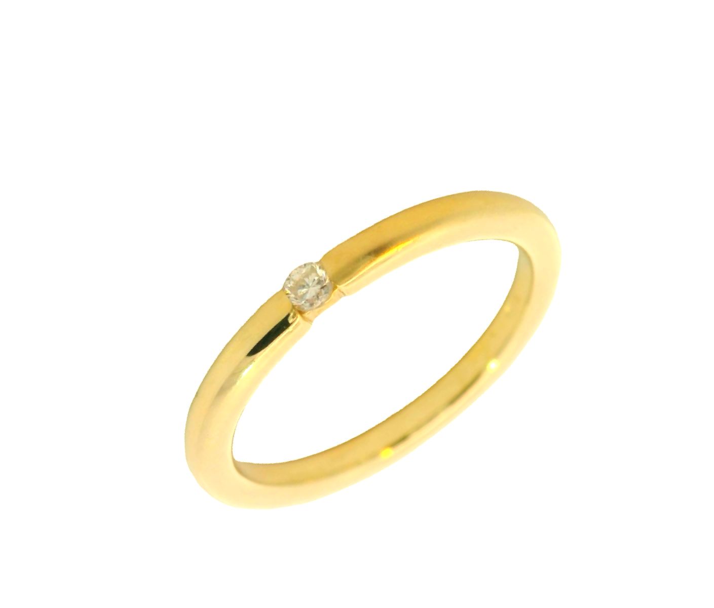 Deze geelgouden ring van 14 karaat met een diamant van 0.03 karaat heeft aan de ene kant een glanzende afwerking en aan de andere kant een matte afwerking. Deze unieke eigenschap zorgt voor een veelzijdige uitstraling die perfect past bij zowel formele als informele gelegenheden. Draag deze ring als een statement stuk op zichzelf of stapel hem met andere ringen voor een gelaagde look.
De ring is verkrijgbaar in meerdere afmetingen.
