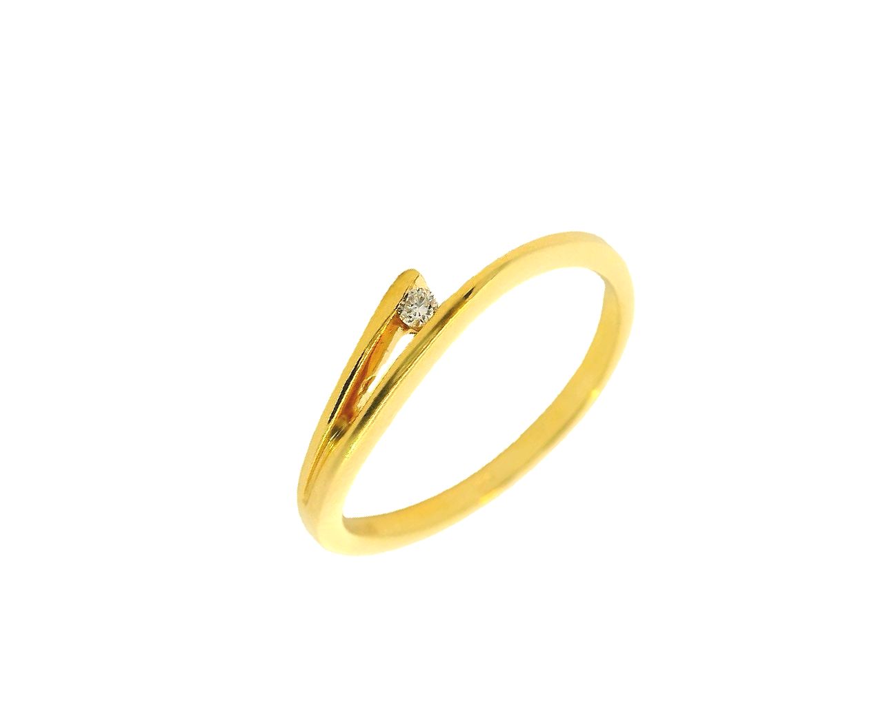Deze geelgouden ring van 18 karaat met een diamant van 0,03 karaat heeft een simpel design dat perfect past bij elke outfit. De ring kan zowel solo gedragen worden voor een minimalistische look, als gestapeld met andere ringen voor een chique uitstraling. Voeg dit tijdloze stuk toe aan je sieradencollectie voor een vleugje elegantie en stijl.
De ring is verkrijgbaar in meerdere afmetingen.
