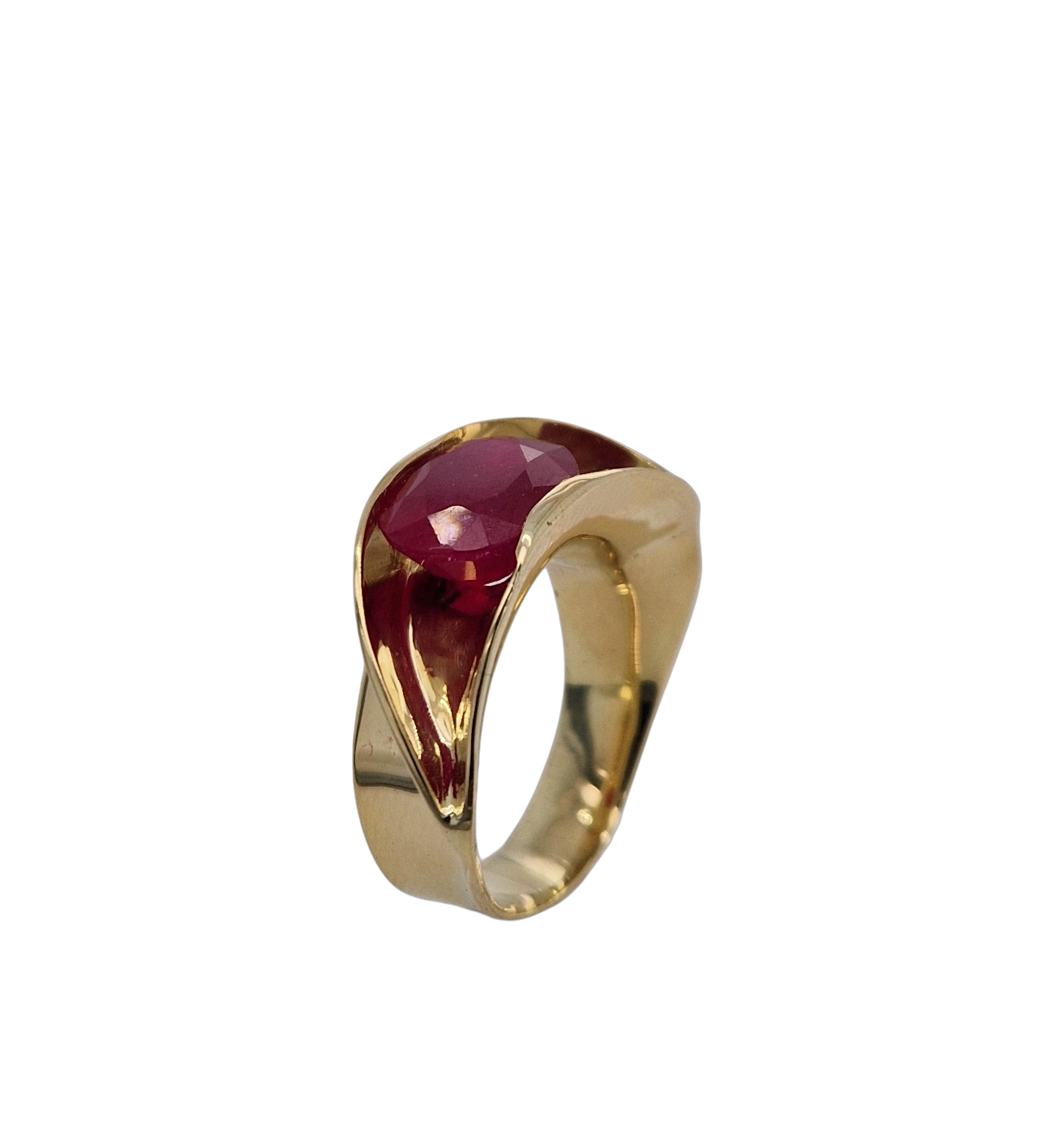 geelgouden ring robijn