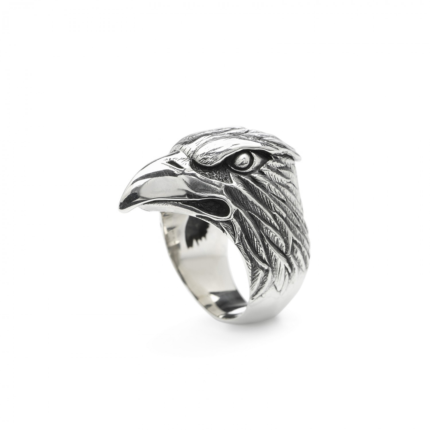 Deze zeer bijzondere adelaars ring is een echte eyecatcher voor stoere dames en heren. De ring is handgemaakt van sterling zilver en heeft een gedetailleerde adelaarskop. De snavel van de adelaar steekt scherp uit om de ring een fierce look te geven. Met deze ring kan je een perfecte statement maken in een basic outfit. Houdt de rest van je outfit rustig zodat deze ring lekker opvalt. De ring wordt verpakt in een luxe geschenkverpakking. 